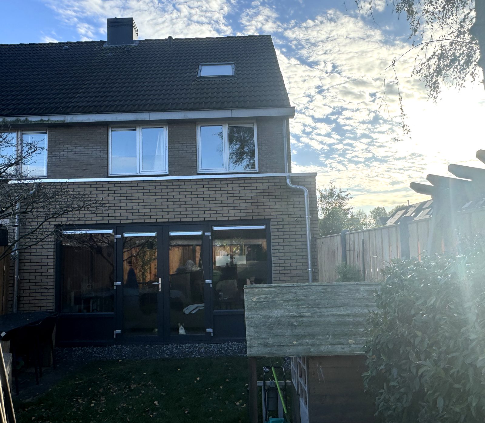 Aanbouw aan de achtergevel met openslaande deuren, Amstelveen